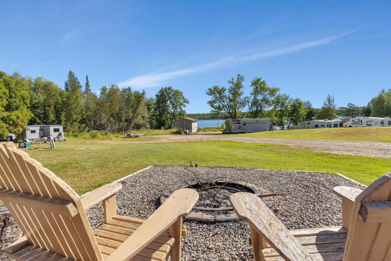 Blue Moon Resort & Motel Hill City Buitenkant foto